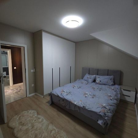 Ipet Apartamenti Me Qera คอซอฟสคา มิโตรวิซา ภายนอก รูปภาพ