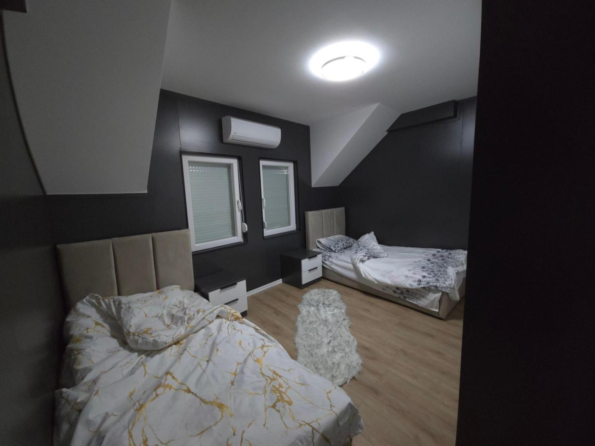 Ipet Apartamenti Me Qera คอซอฟสคา มิโตรวิซา ภายนอก รูปภาพ